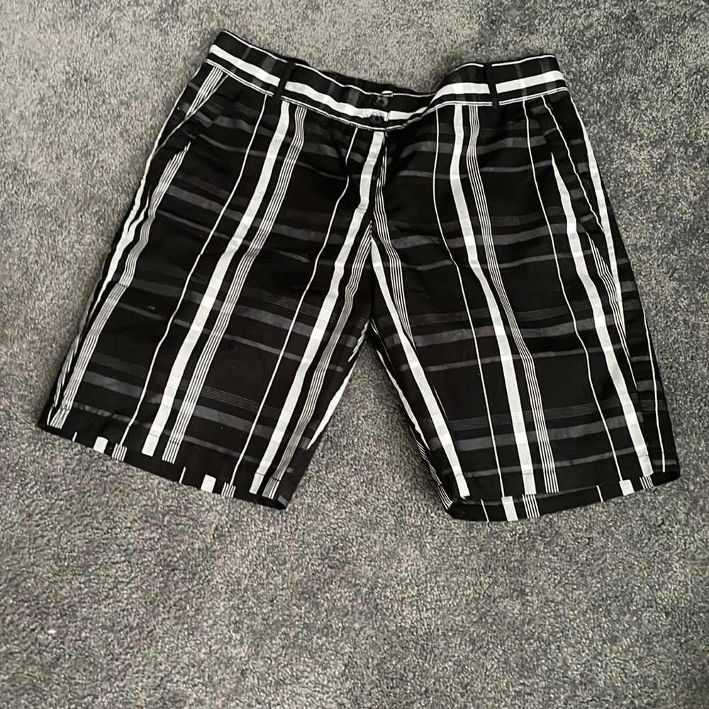 Women’s Quagmire golf shorts size L low rise